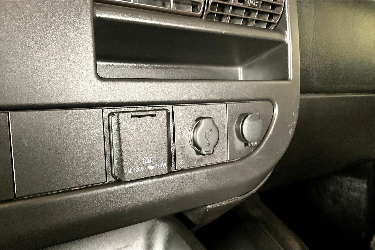Used 2018 Chevrolet Express 3500 LT w/ LT Preferred Equipment Group RWD image 16