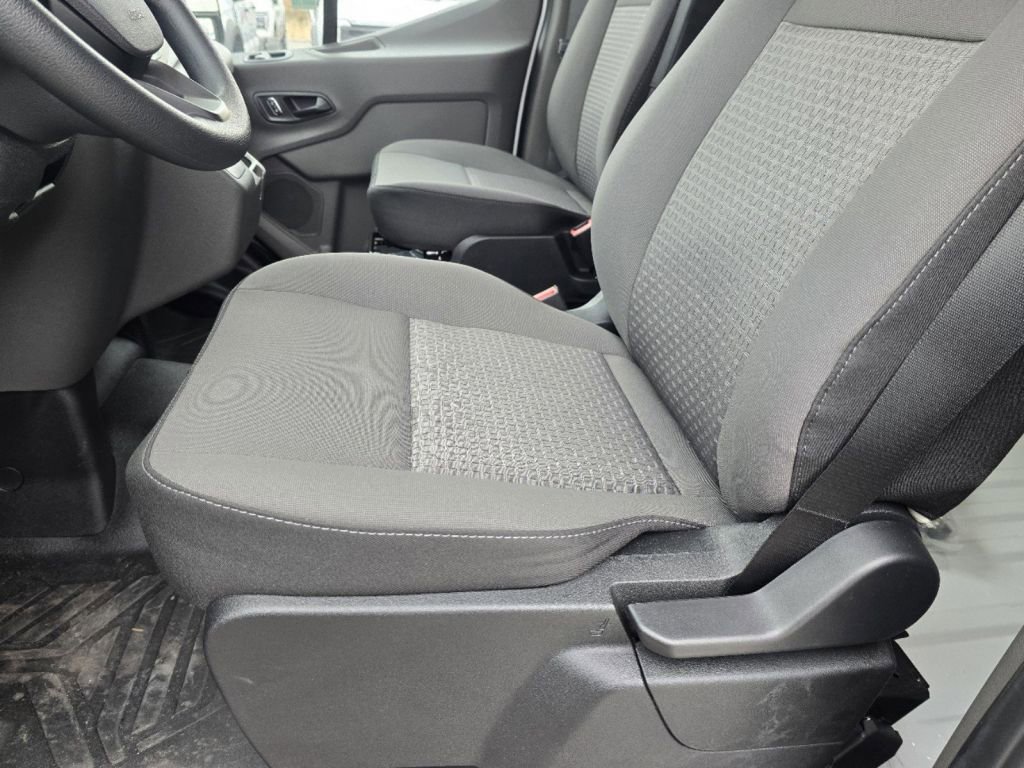 Used 2024 Ford E-Transit 148 High Roof image 28