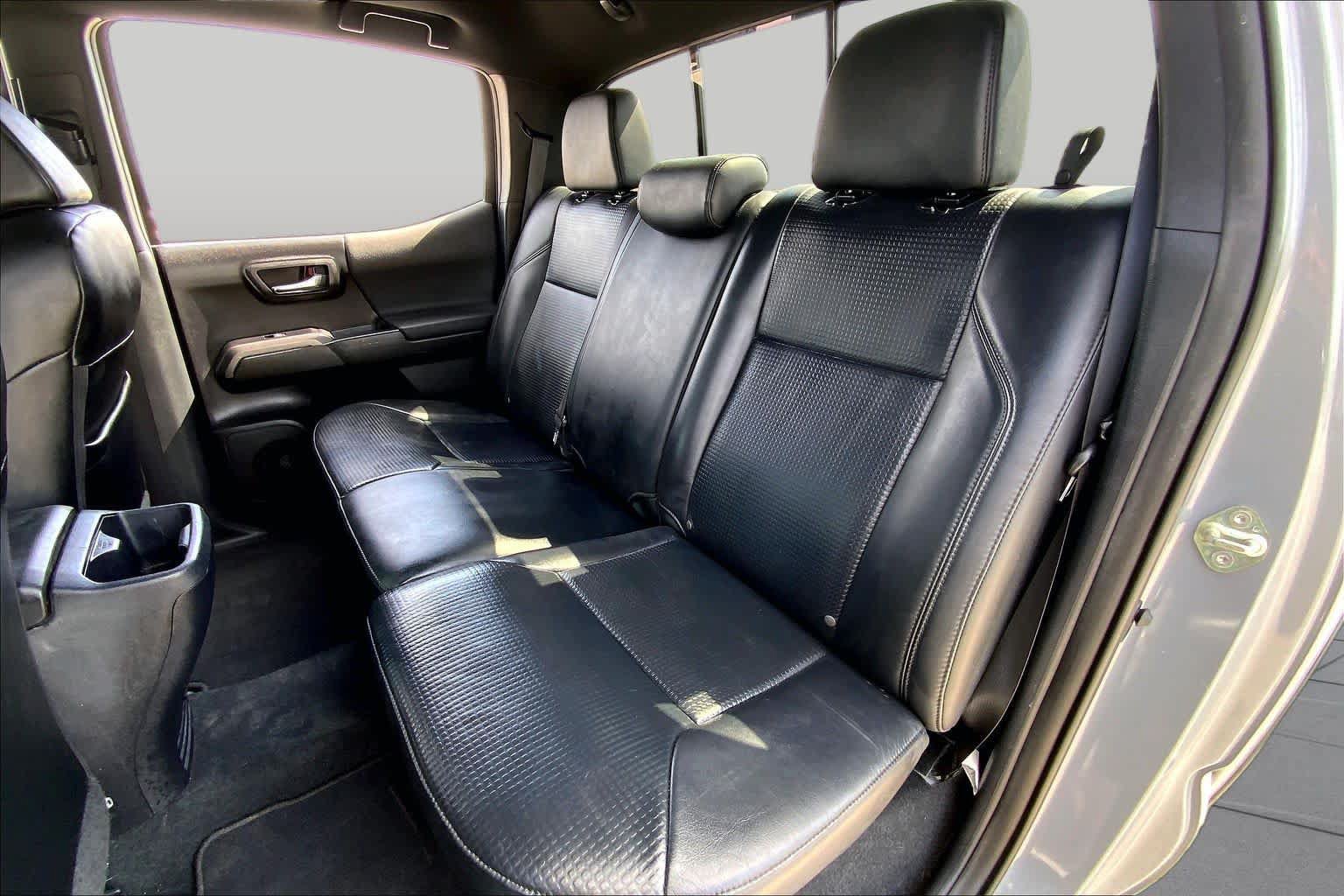 Used 2020 Toyota Tacoma TRD Sport w/ TRD Premium Sport Package AWD/4WD image 20