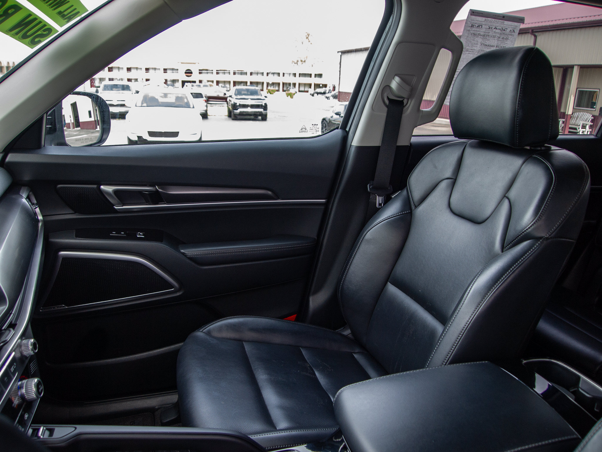 Used 2025 Kia Telluride S AWD/4WD image 14