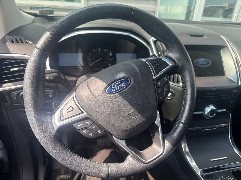 Used 2019 Ford Edge Titanium w/ Cold Weather Package AWD/4WD image 12
