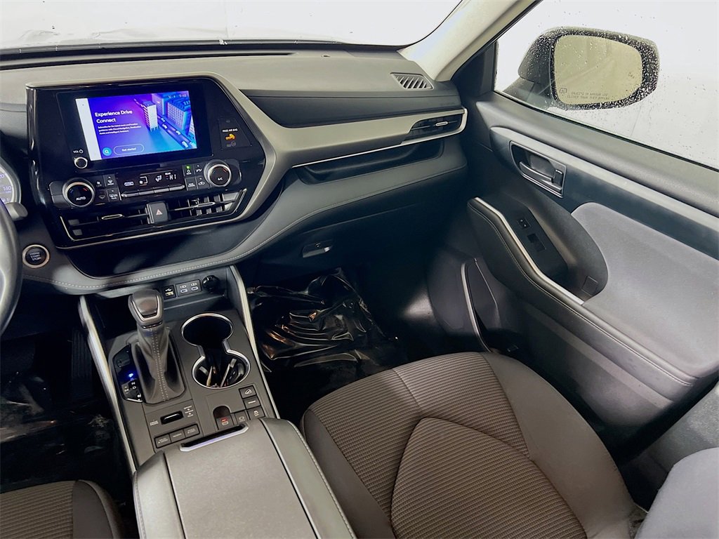Certified 2024 Toyota Highlander LE image 21