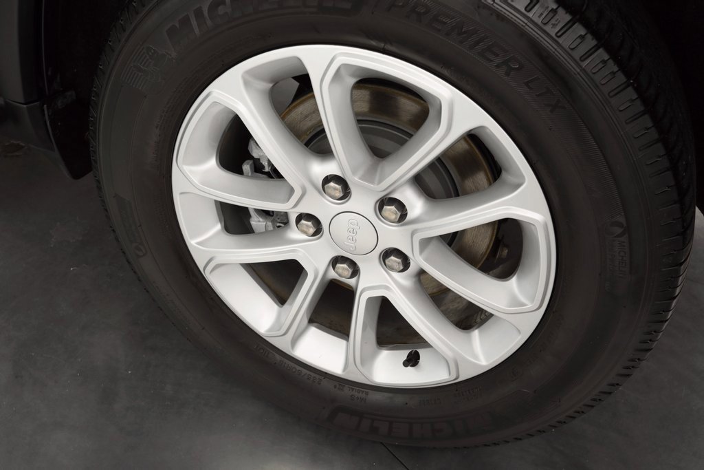 Certified 2021 Jeep Grand Cherokee Laredo image 11