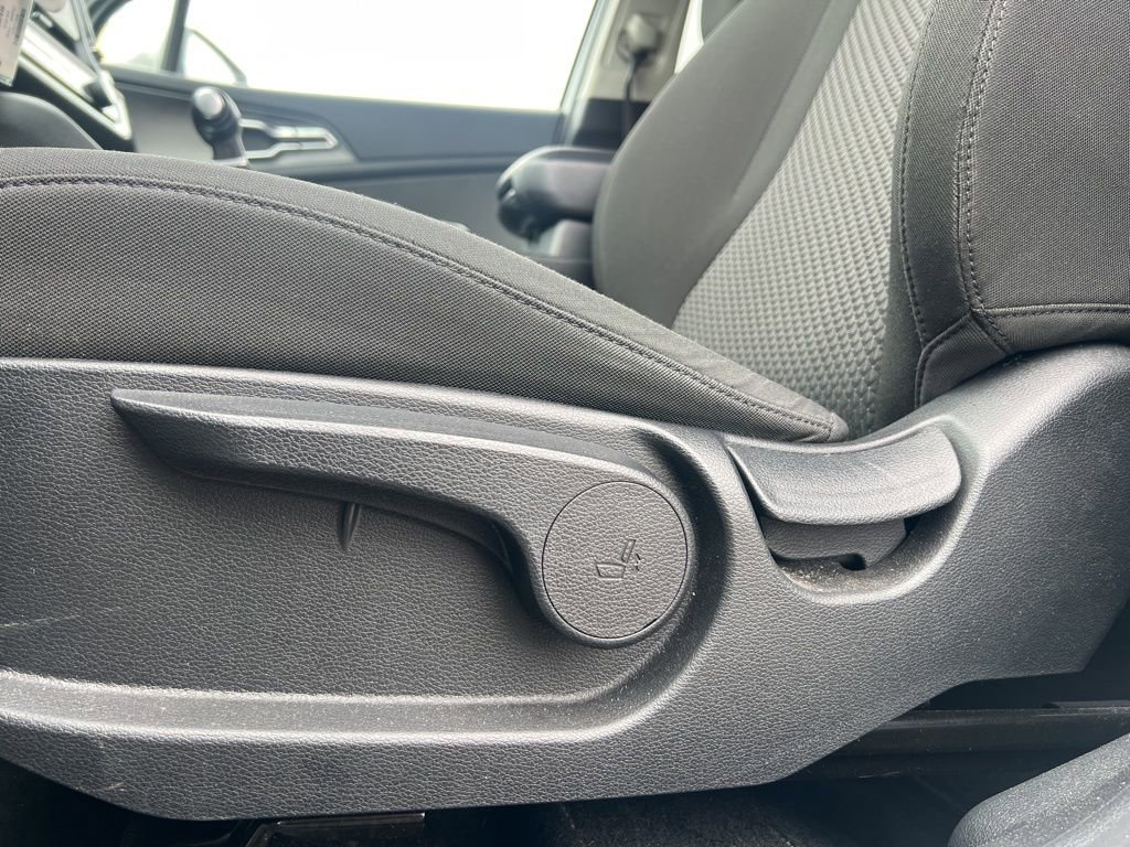 Used 2025 Kia Sportage LX image 10