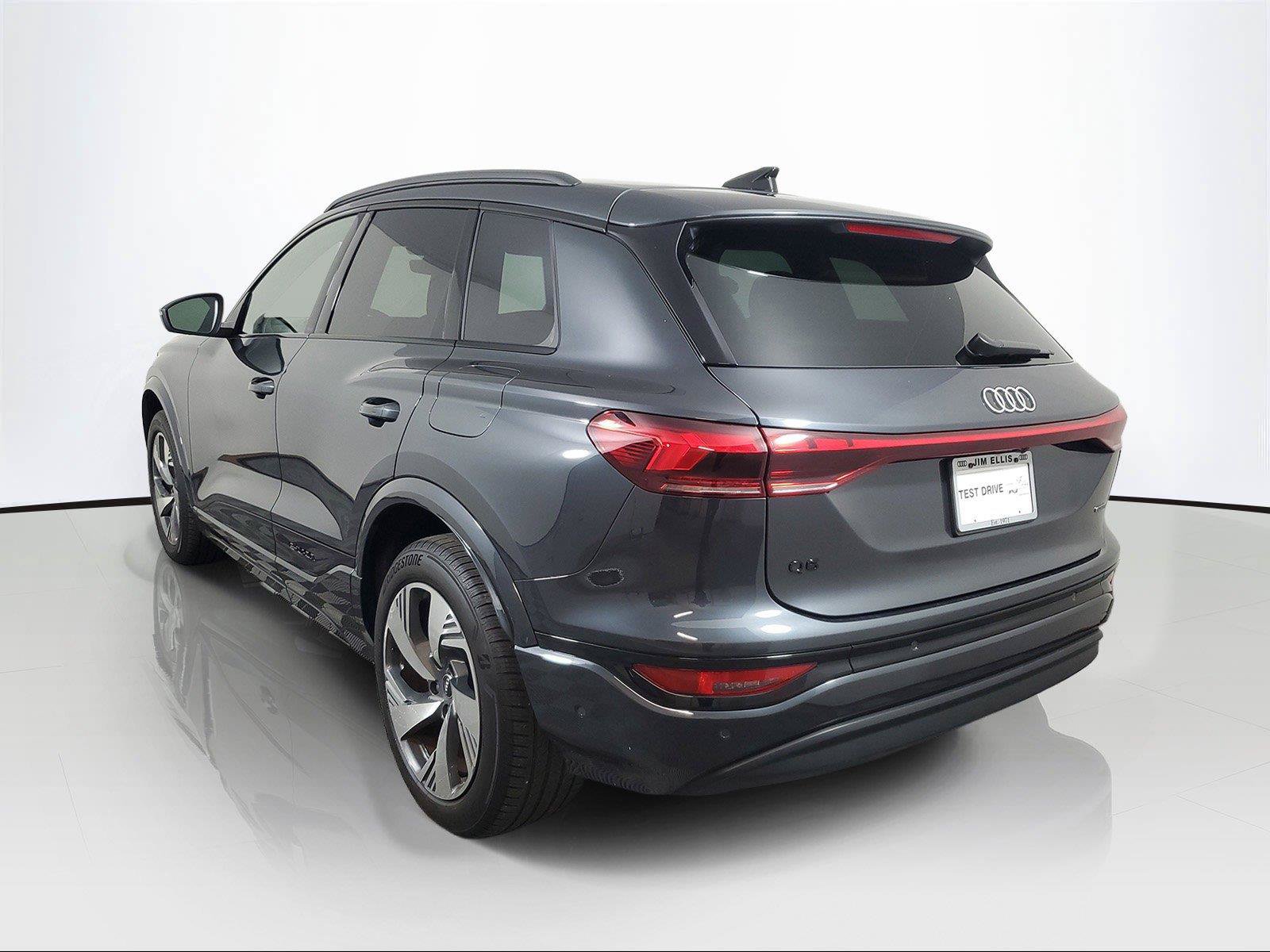Certified 2025 Audi Q6 e-tron Premium Plus w/ Premium Plus AWD/4WD image 4