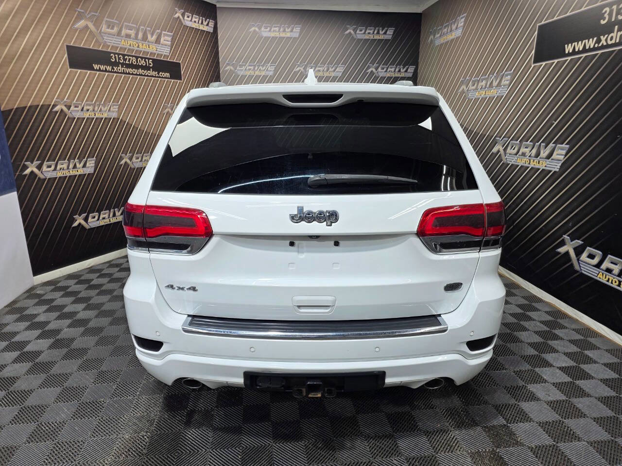 Used 2015 Jeep Grand Cherokee Overland w/ Advanced Technology Group image 11