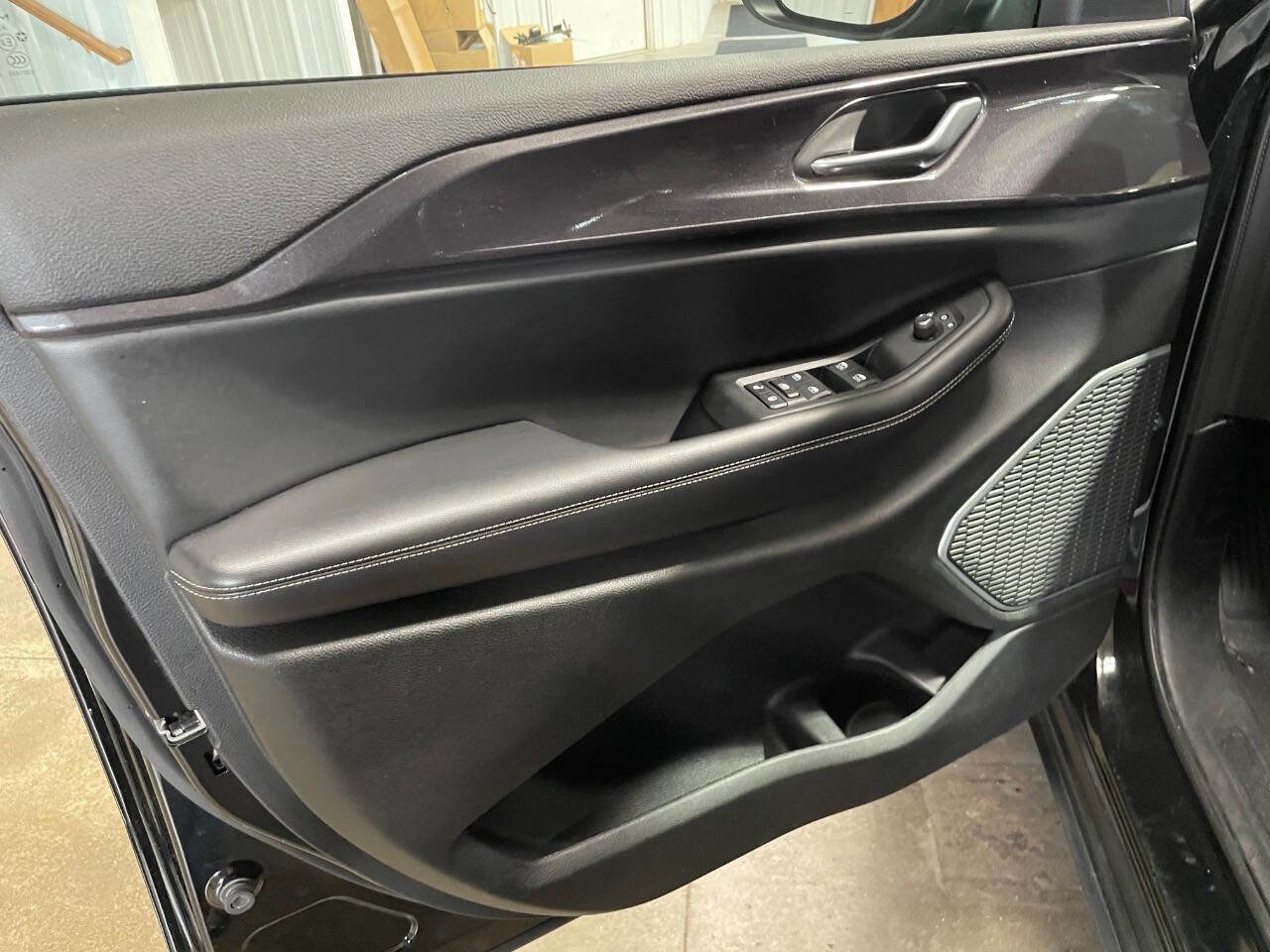 Used 2021 Jeep Grand Cherokee L Laredo w/ Luxury Tech Group I image 4