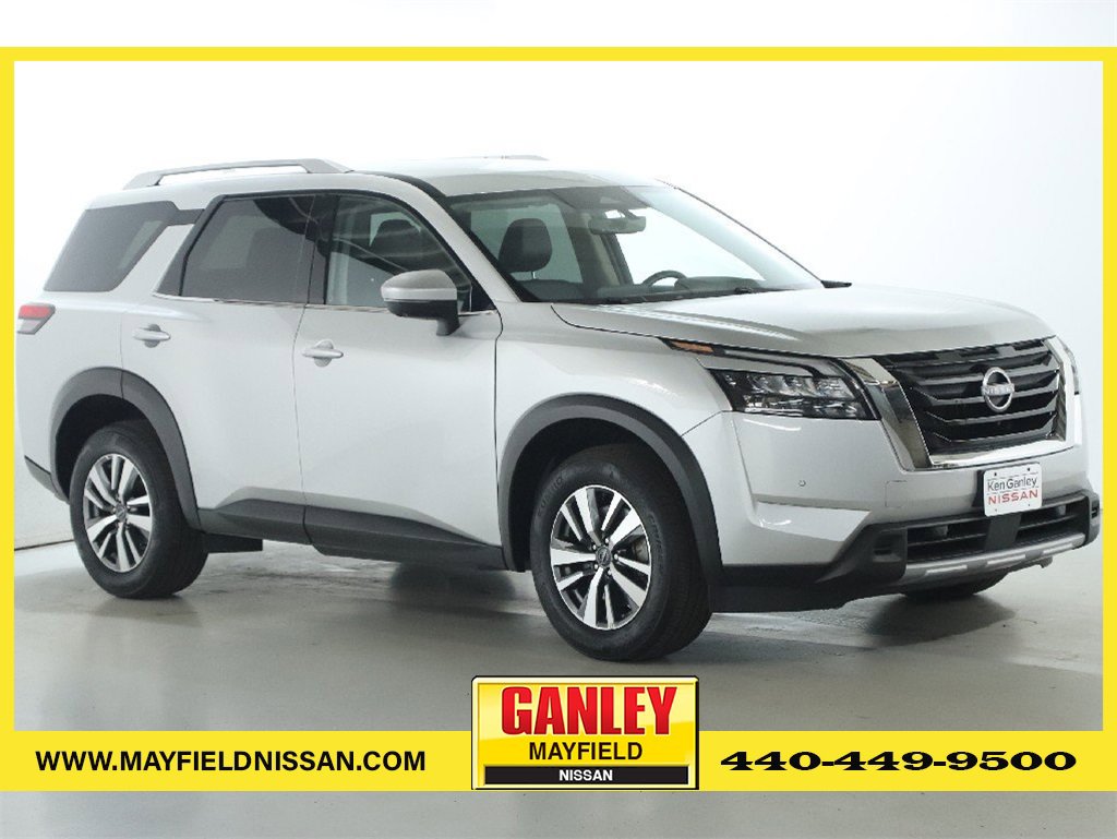 Certified 2025 Nissan Pathfinder SL image 1