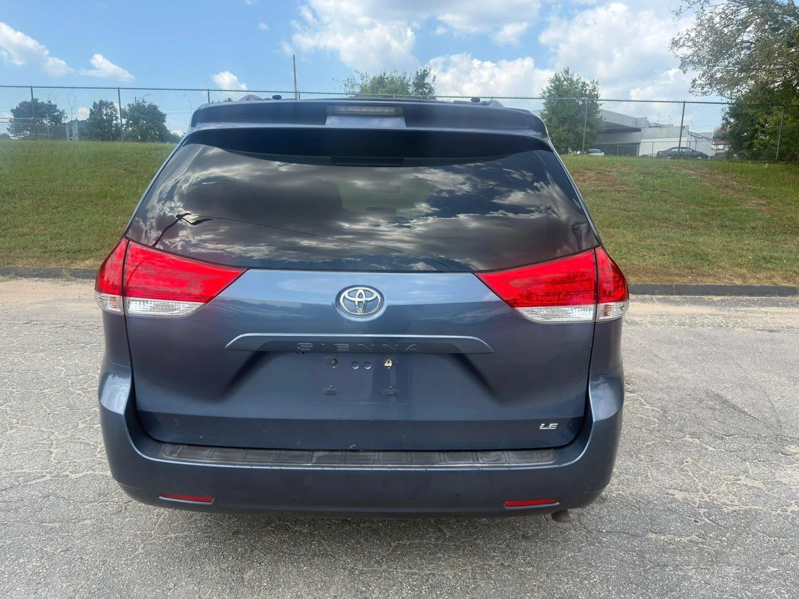Used 2013 Toyota Sienna LE w/ Towing Pkg FWD image 8