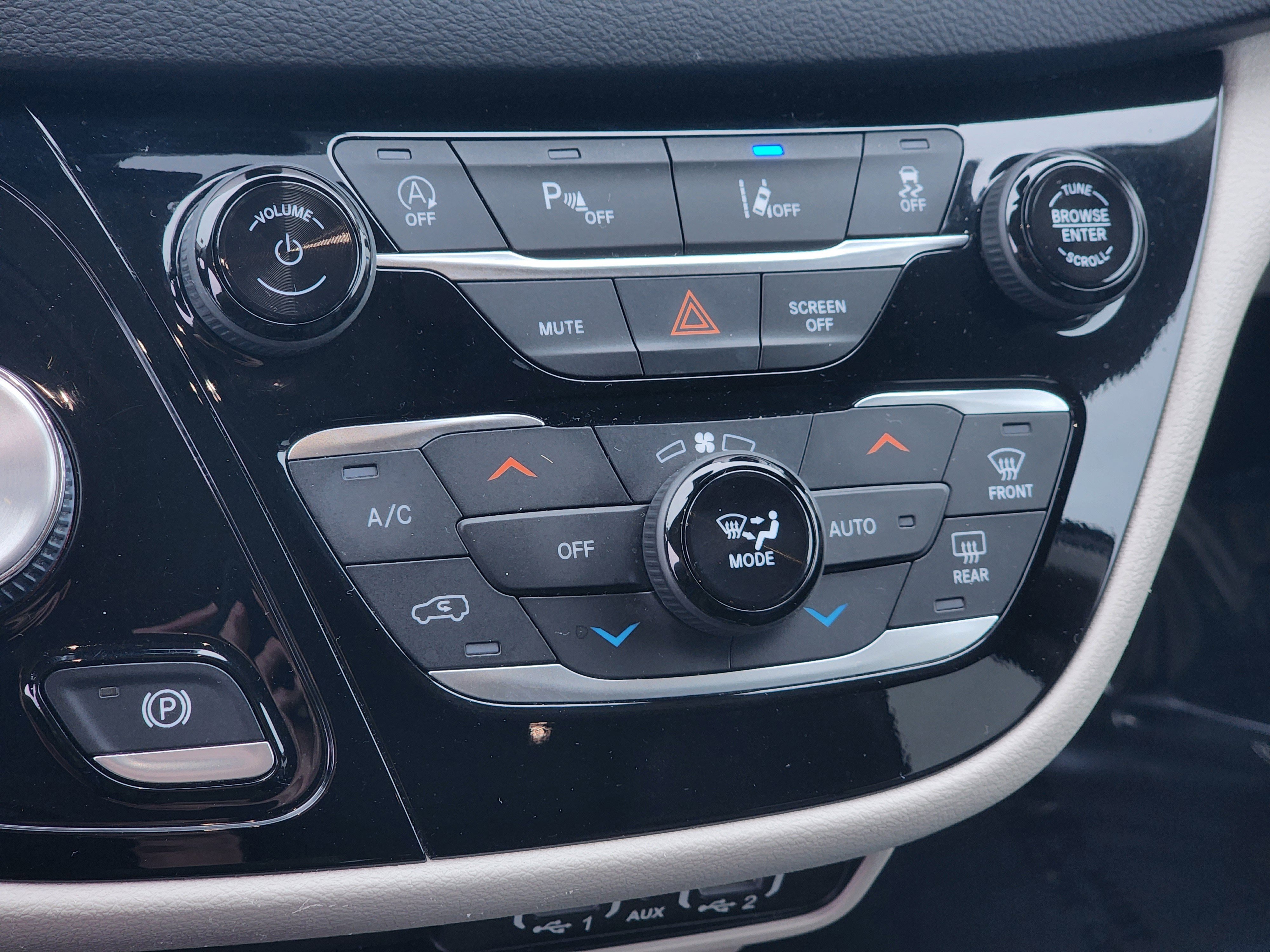 Used 2022 Chrysler Pacifica Touring-L image 21