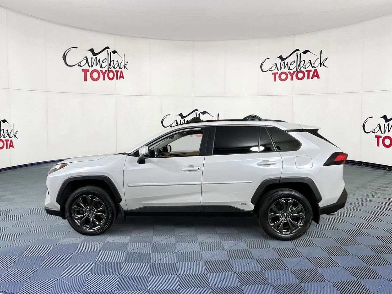 Used 2023 Toyota RAV4 XLE Premium image 4