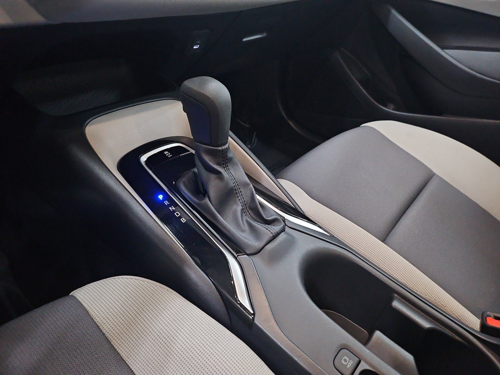 Used 2025 Toyota Corolla LE FWD image 24