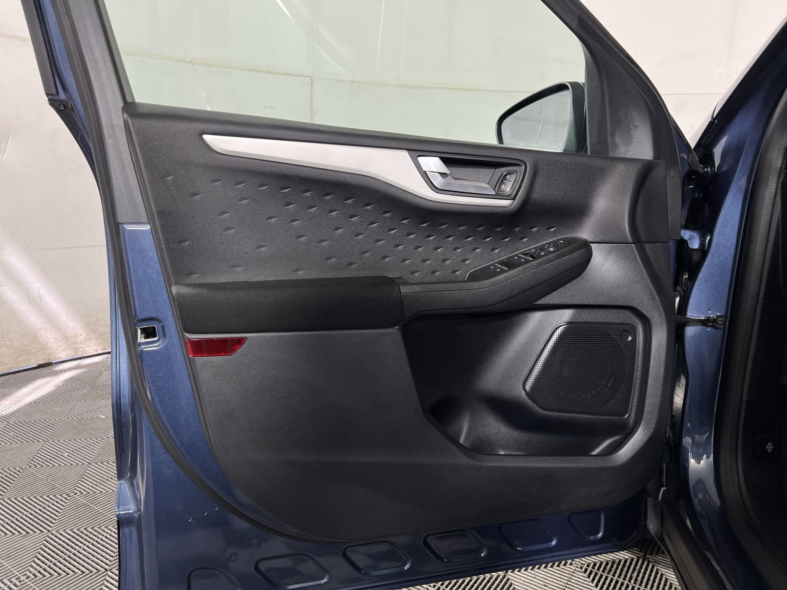 Used 2020 Ford Escape SE FWD image 14
