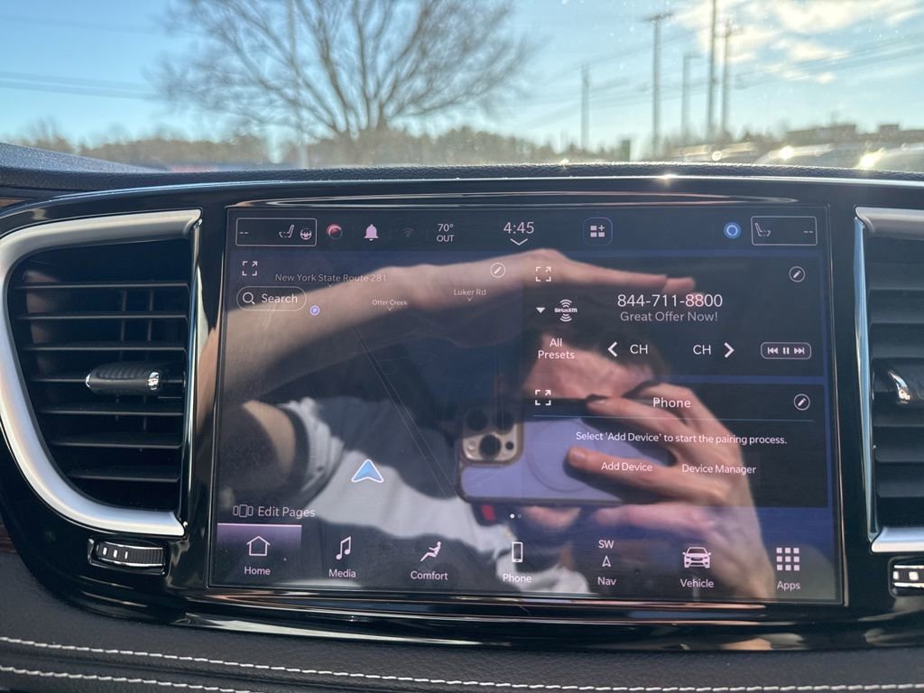 Used 2022 Chrysler Pacifica Limited w/ Uconnect Theater Family Group image 46