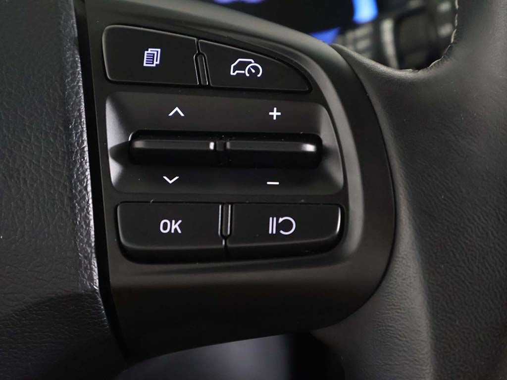 Certified 2024 Hyundai Venue SEL FWD image 38