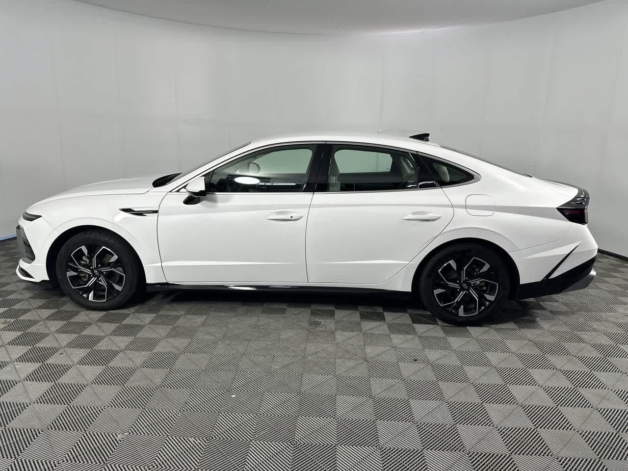 Used 2025 Hyundai Sonata SEL FWD image 5