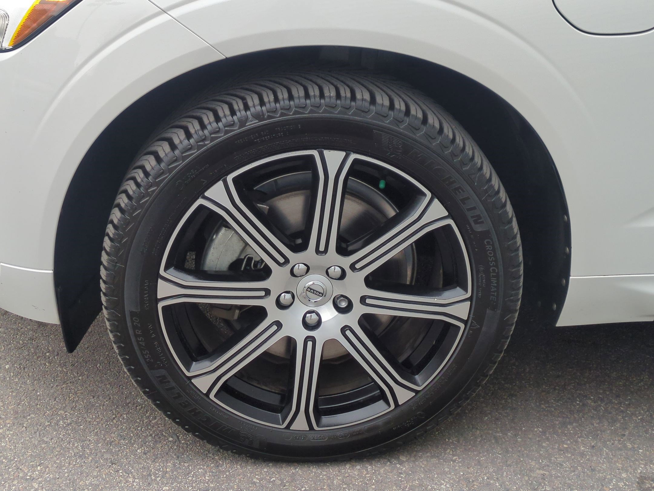 Used 2020 Volvo XC60 T8 Inscription w/ Protection Package Premier image 11