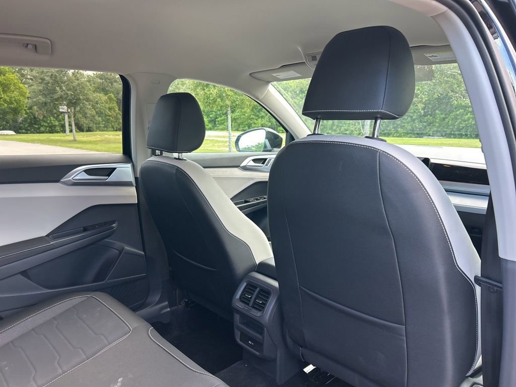 Certified 2025 Volkswagen Taos SE image 42