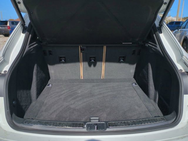 Used 2021 Porsche Macan image 12