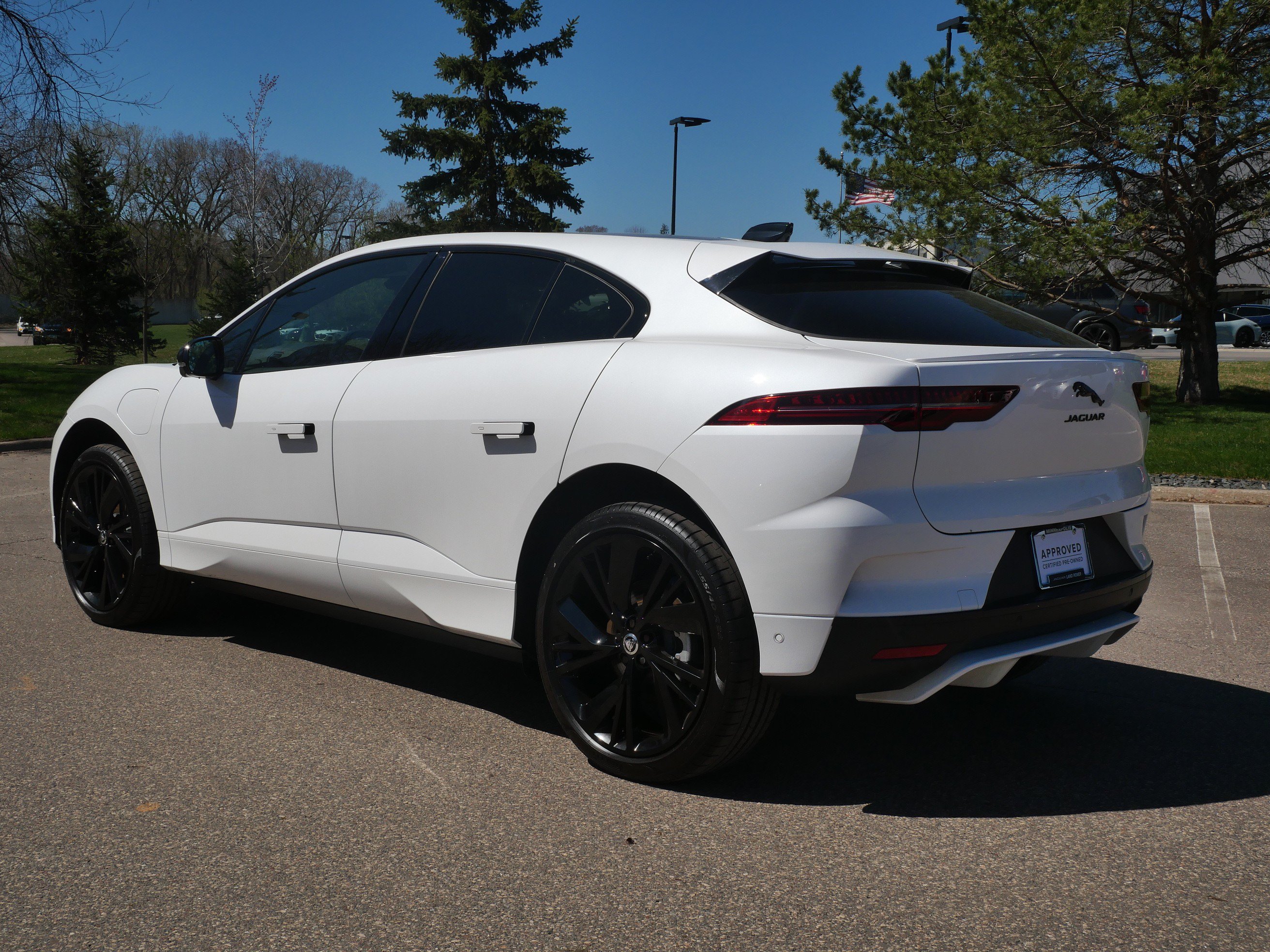 Certified 2024 Jaguar I-PACE R-Dynamic HSE AWD/4WD image 3