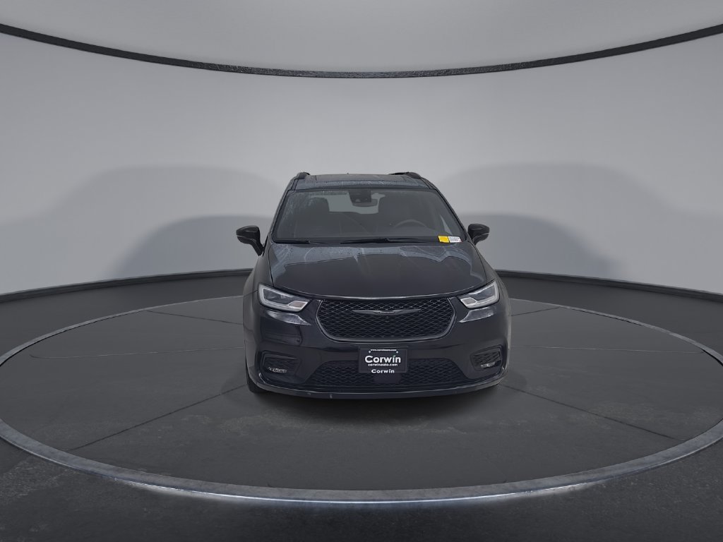 Certified 2025 Chrysler Pacifica Limited FWD image 6