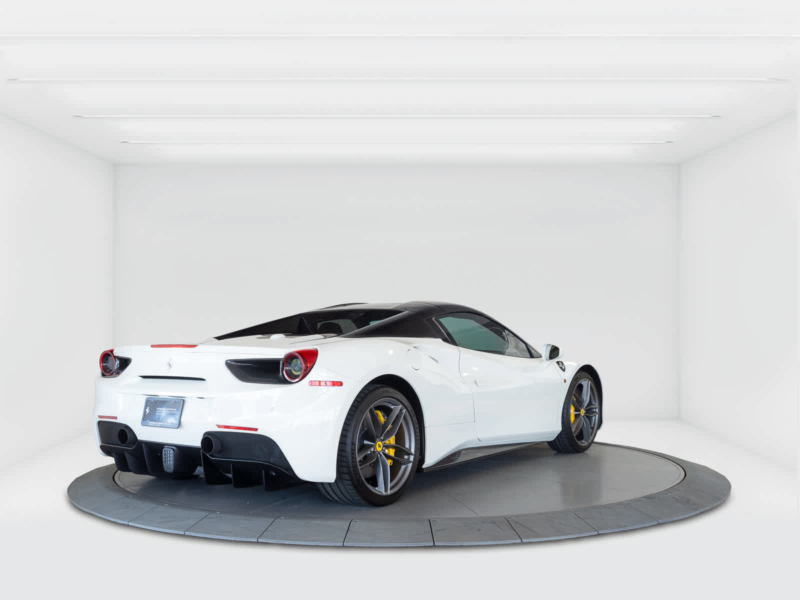 Used 2018 Ferrari 488 Spider RWD image 5