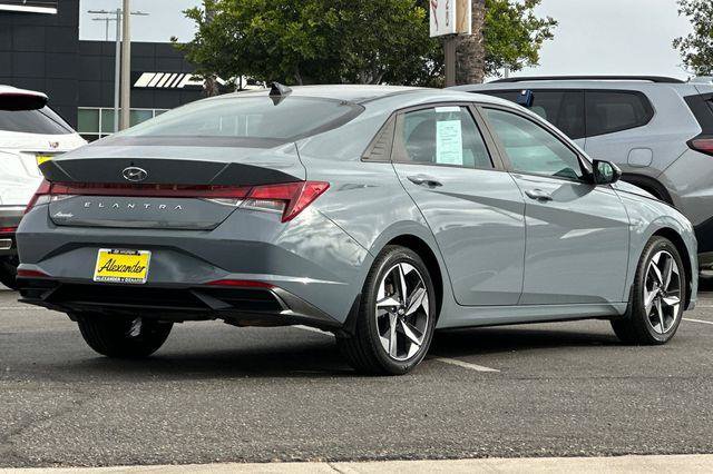 Certified 2023 Hyundai Elantra SEL w/ Convenience Package FWD image 4