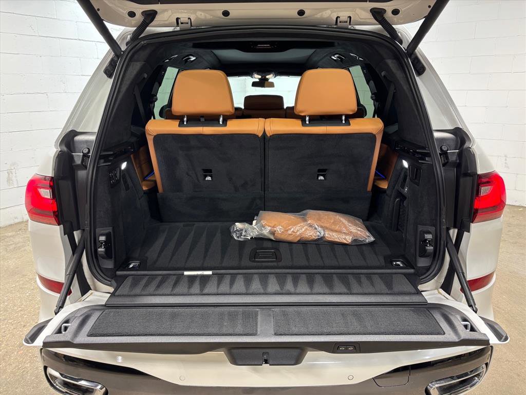 Used 2021 BMW X7 xDrive40i w/ M Sport Package image 45