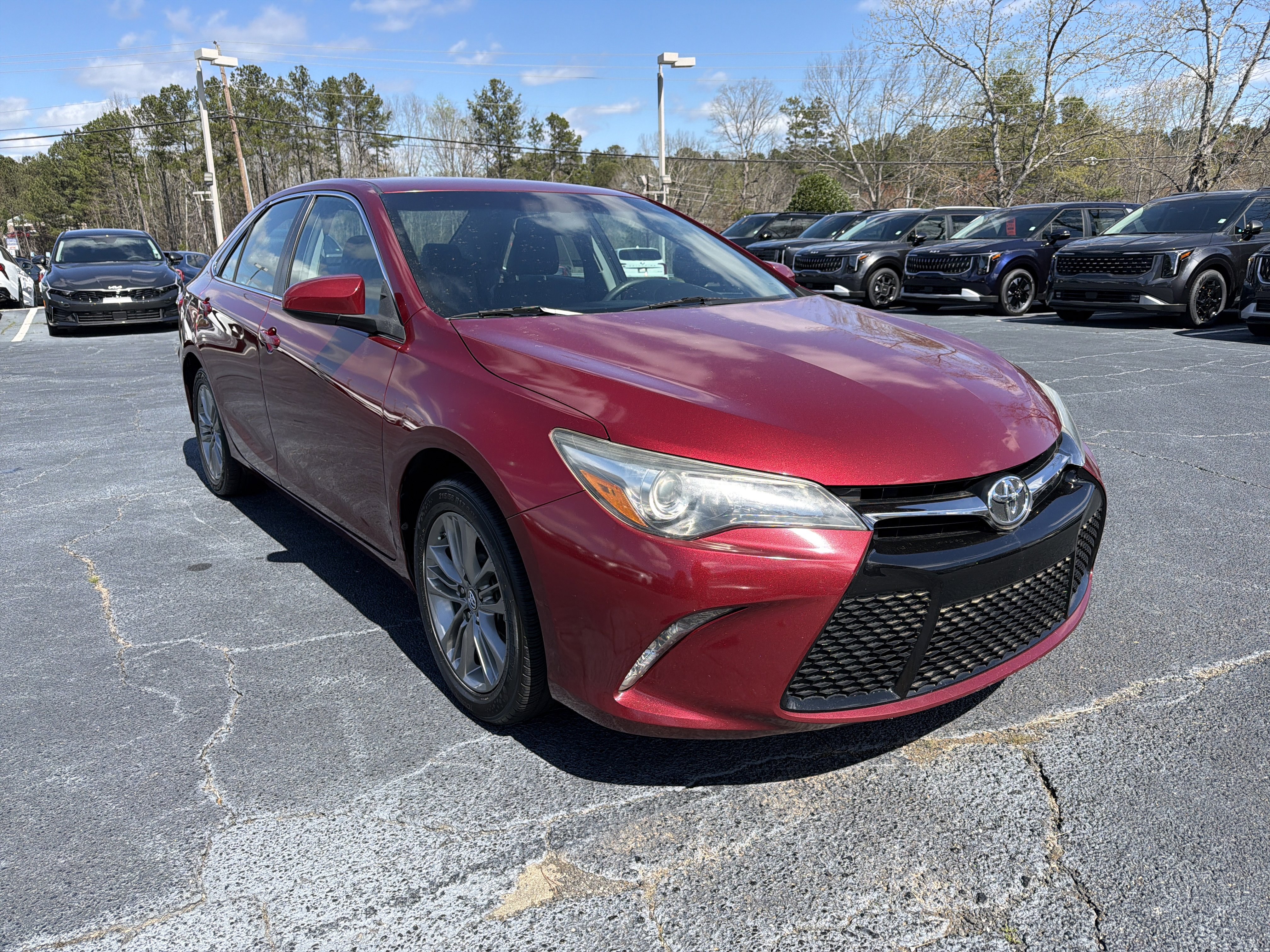 Used 2017 Toyota Camry SE image 2