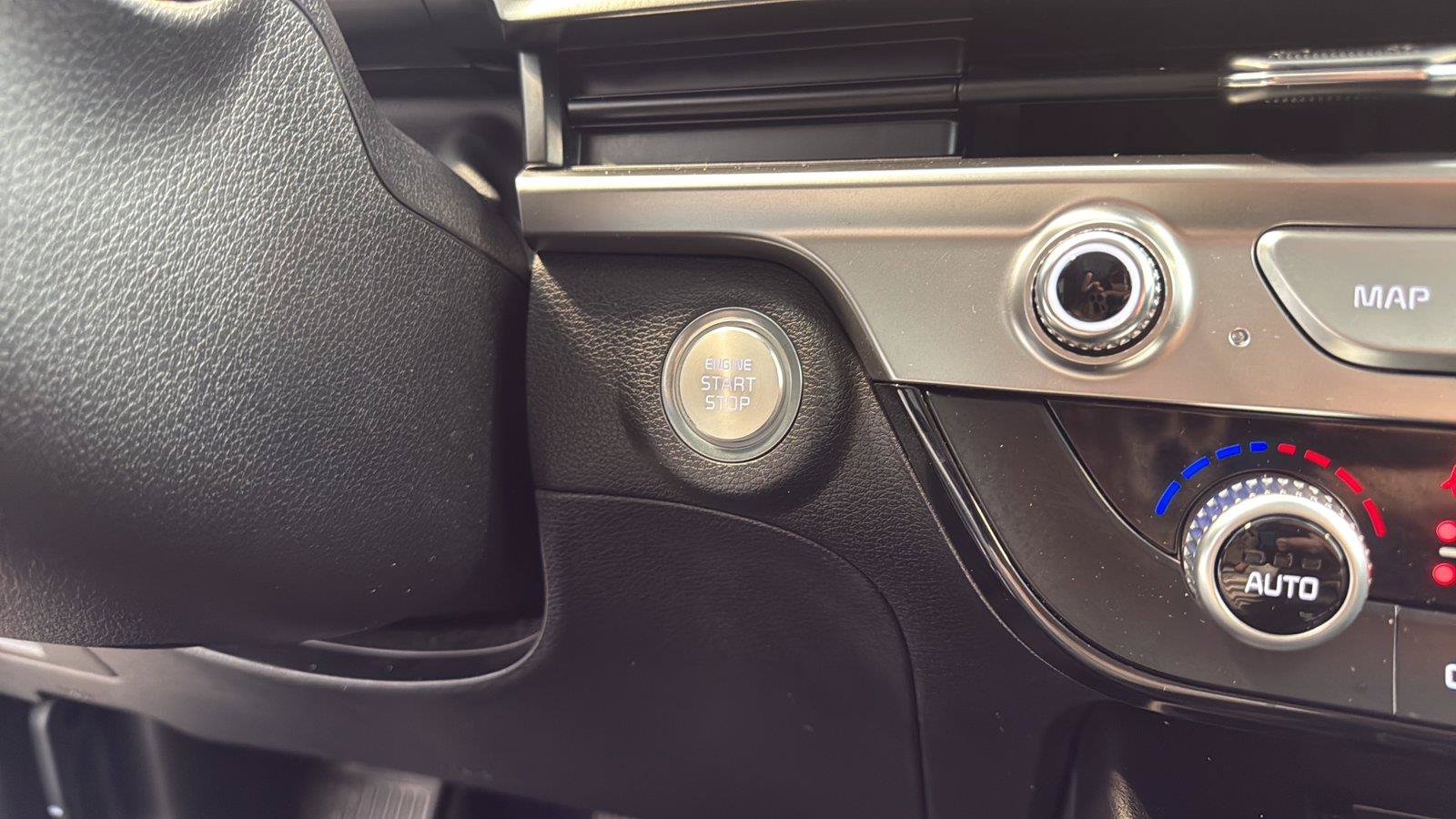 Used 2025 Kia Telluride LX FWD image 21