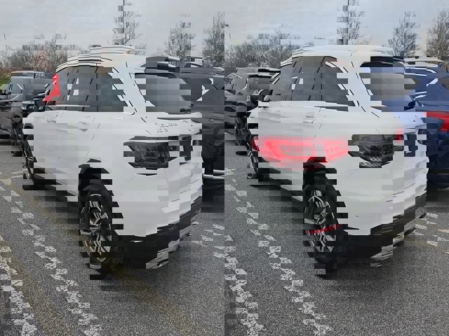 Used 2021 Mercedes-Benz GLC 300 4MATIC w/ Premium Package image 4