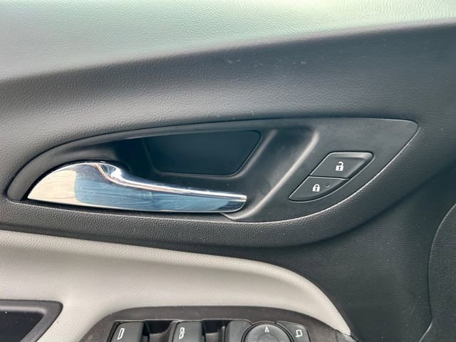 Used 2021 Chevrolet Equinox LS image 27