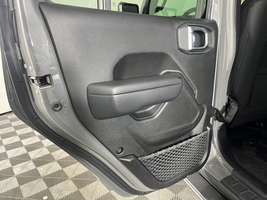 Used 2023 Jeep Wrangler Unlimited w/ Sun & Screen Package image 12