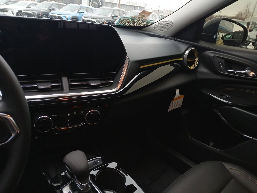 Used 2024 Chevrolet Trax ACTIV w/ Sunroof Package image 21