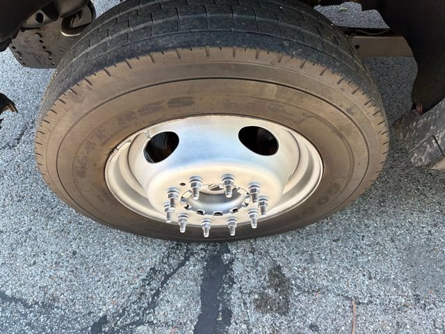 Used 2013 Ford F550 4x4 Regular Cab Super Duty w/ Payload Upgrade Pkg image 8