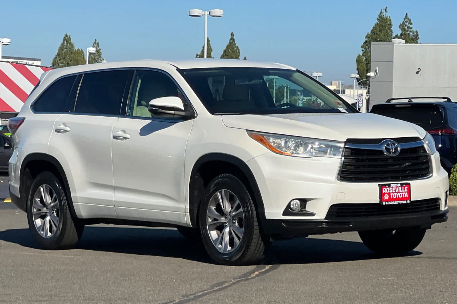 Used 2014 Toyota Highlander Plus FWD image 5