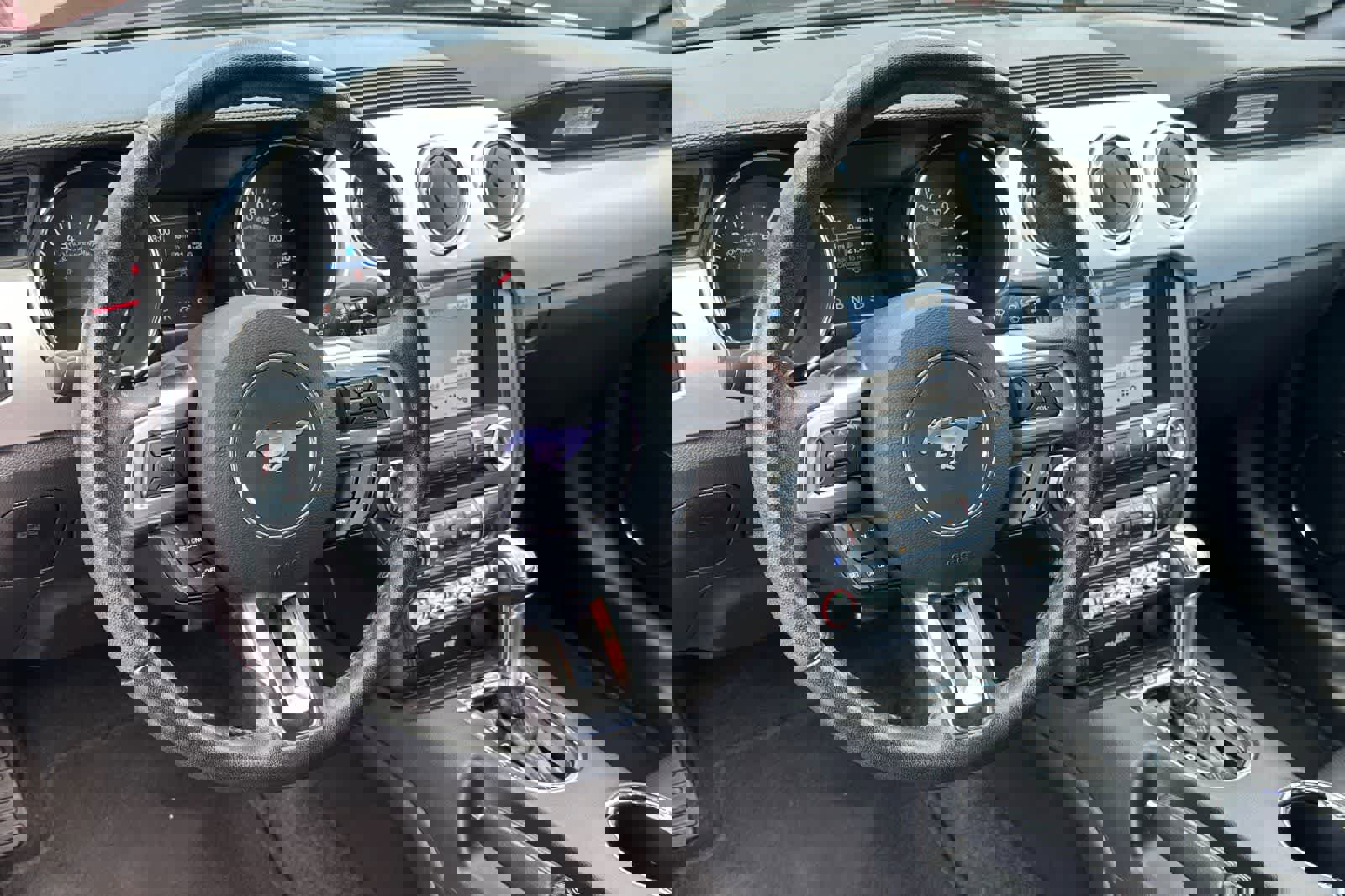 Used 2016 Ford Mustang Premium image 3