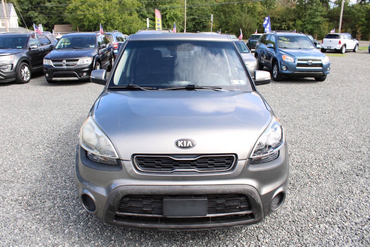Used 2013 Kia Soul + FWD image 3