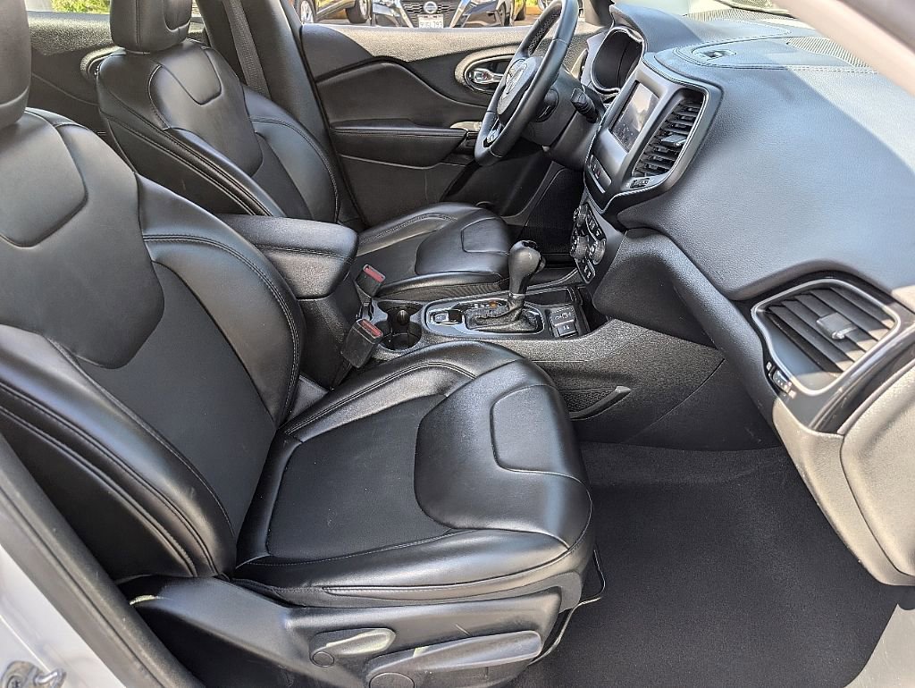 Used 2019 Jeep Cherokee Latitude Plus image 18