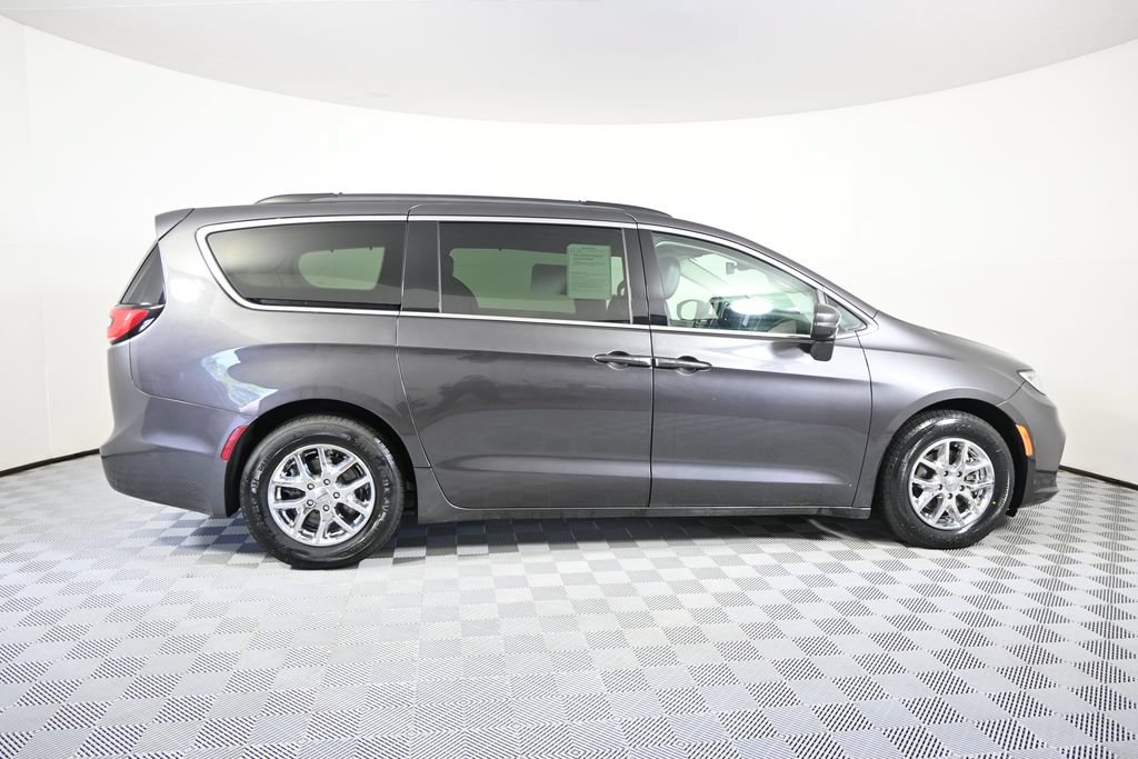Used 2022 Chrysler Pacifica Touring-L FWD image 7