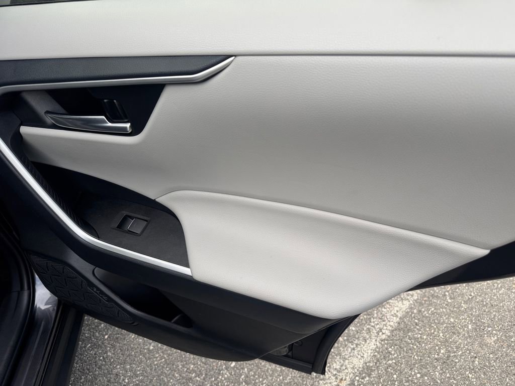 Used 2024 Toyota RAV4 XLE image 21