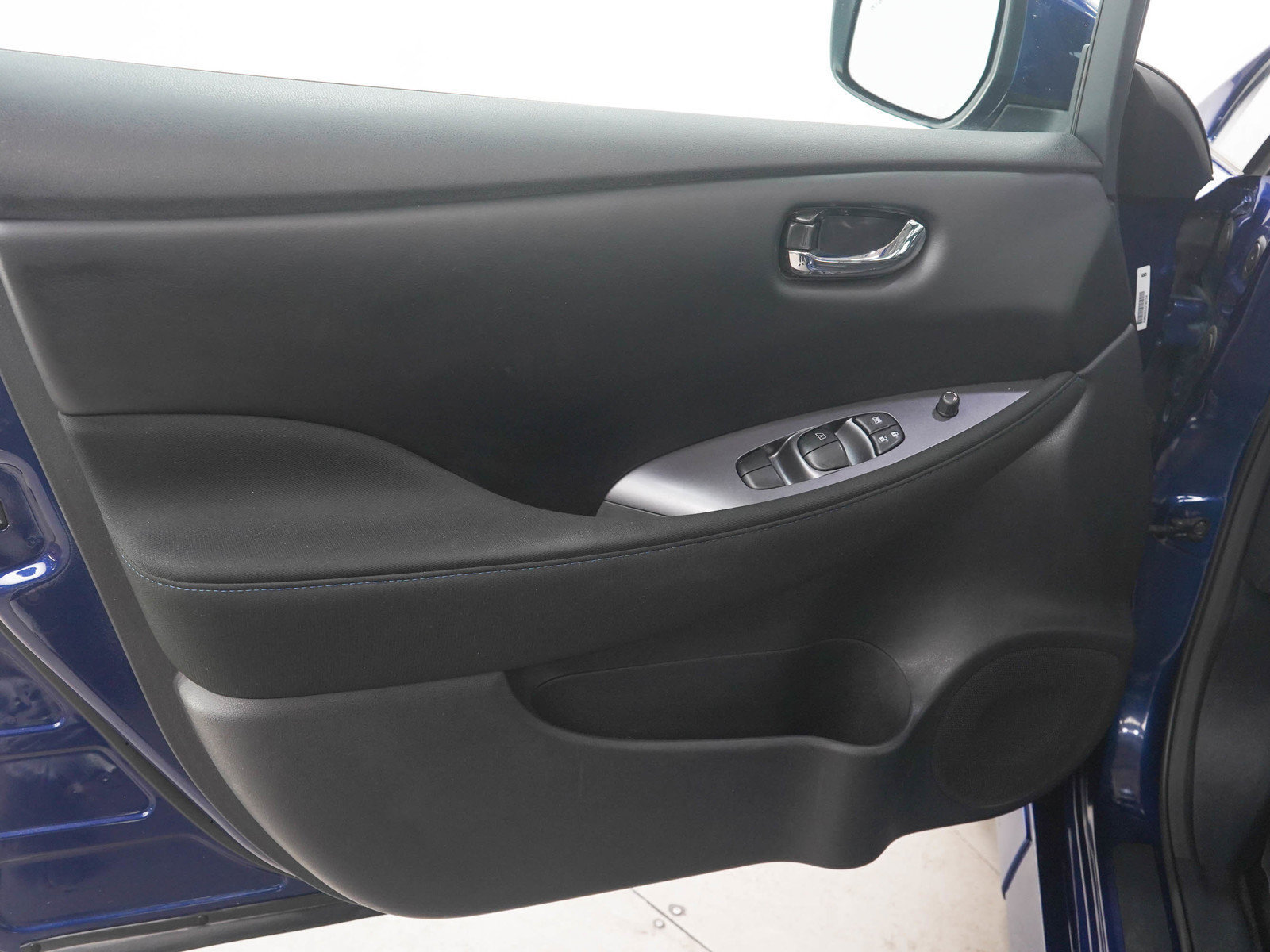 Used 2025 Nissan Leaf S FWD image 18