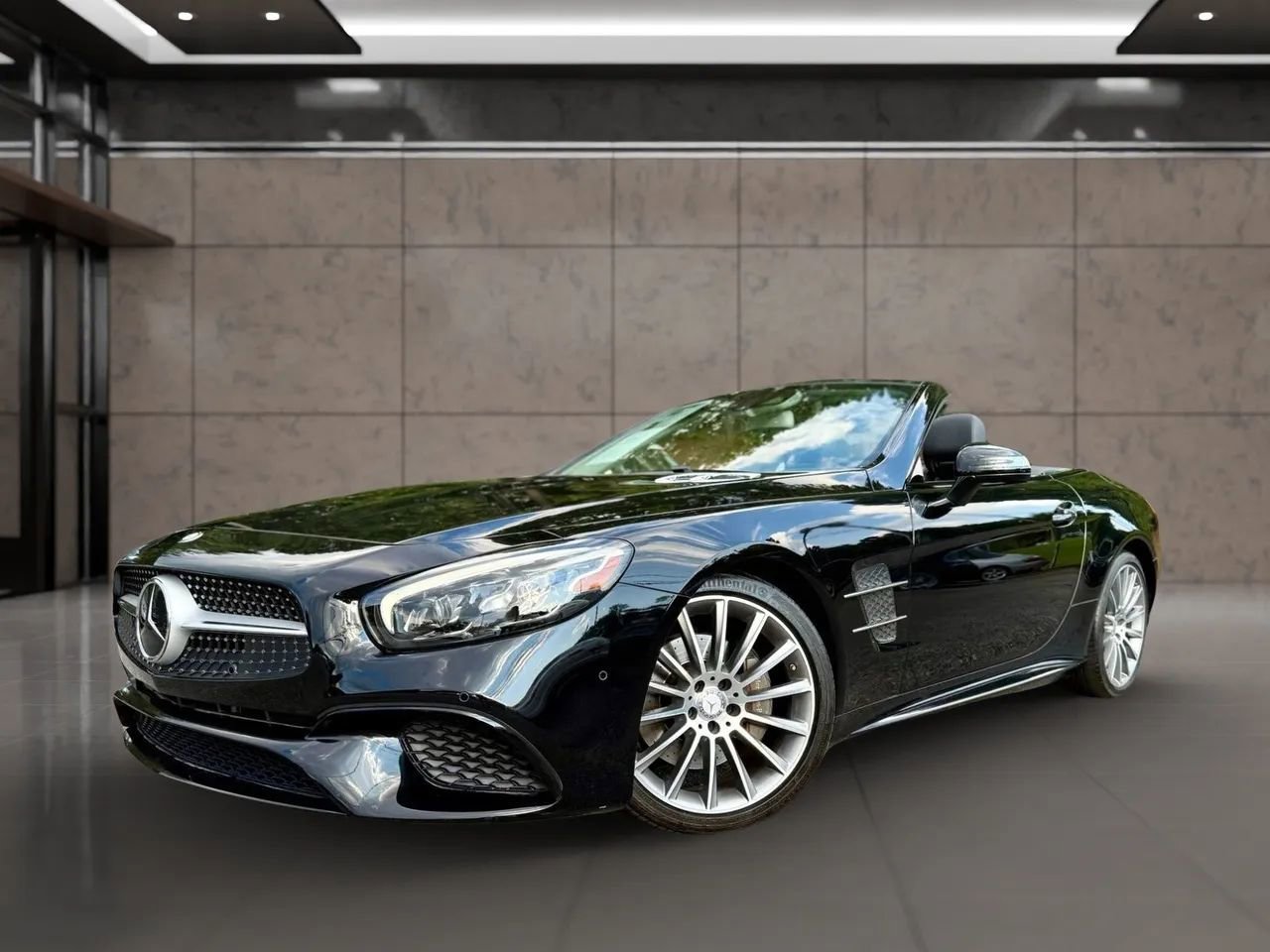 Used 2017 Mercedes-Benz SL 450 image 2