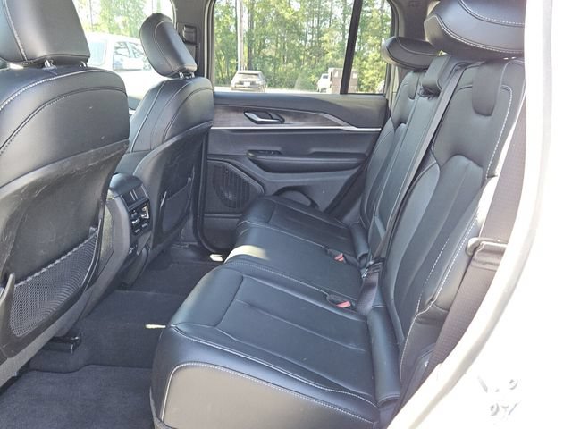 Used 2025 Jeep Grand Cherokee Limited AWD/4WD image 11