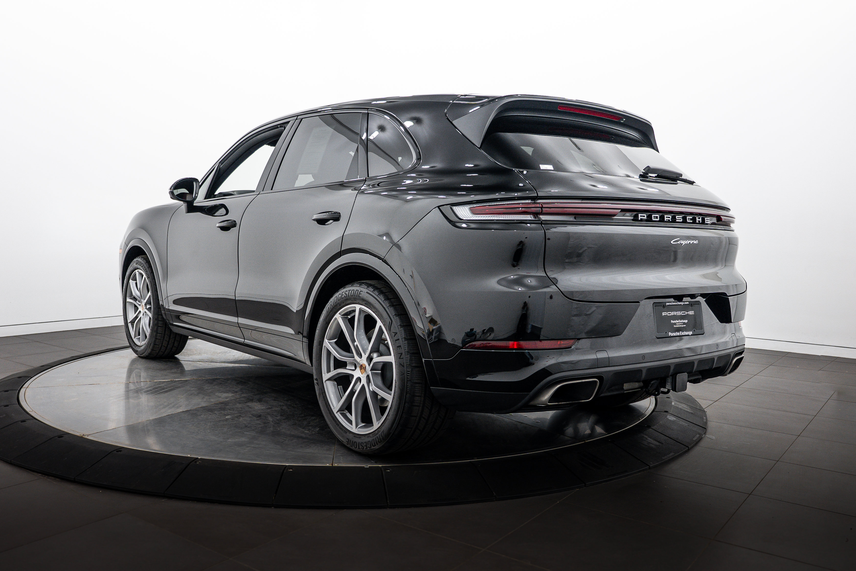 Certified 2026 Porsche Cayenne AWD/4WD image 3