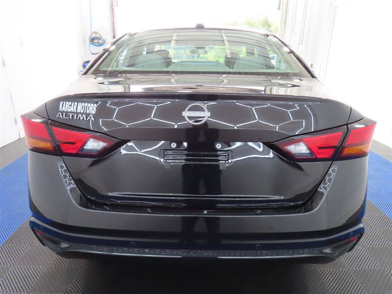 Used 2025 Nissan Altima 2.5 SV FWD image 11
