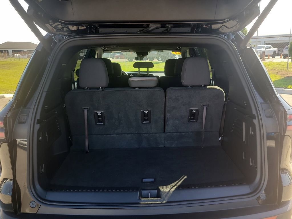 Used 2025 Chevrolet Traverse LT FWD image 7