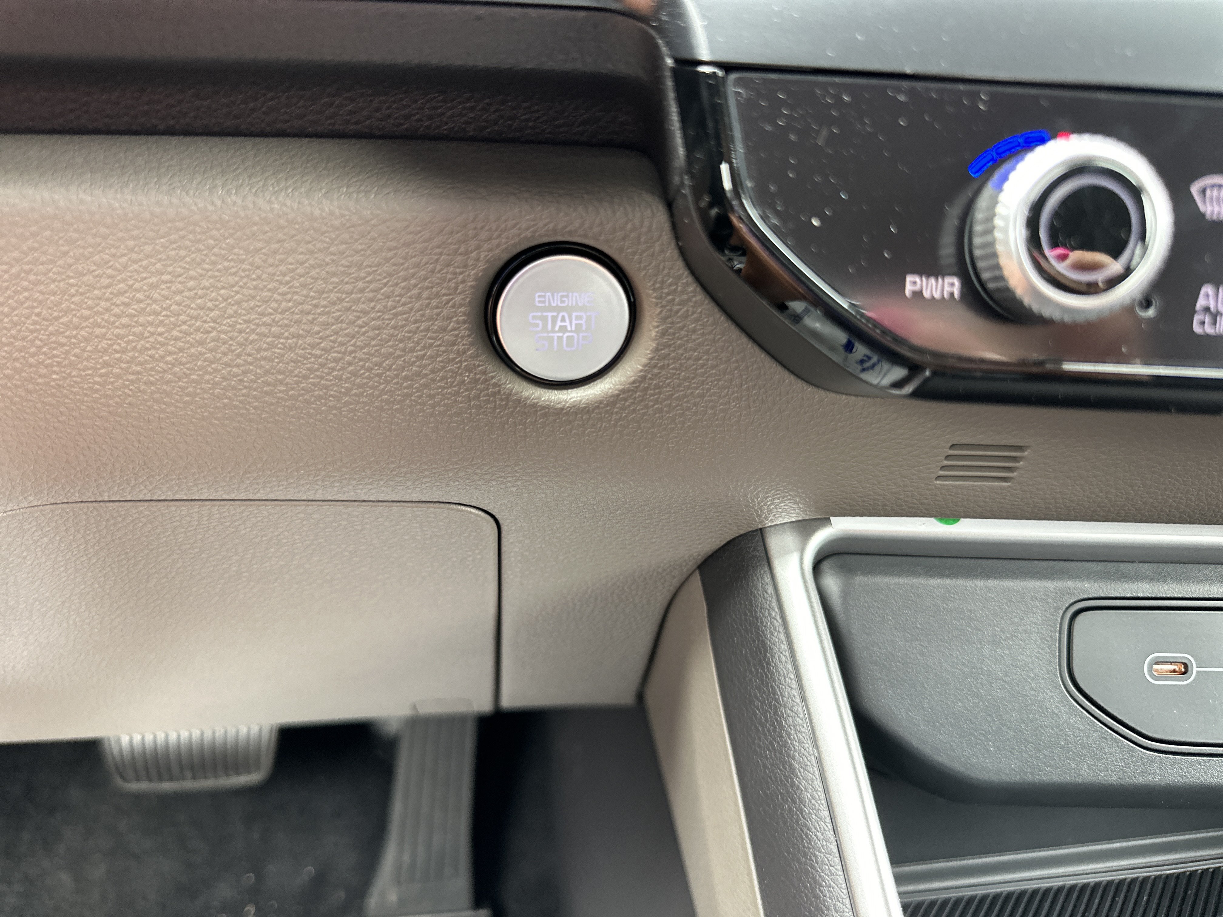 New 2026 Kia Carnival LX FWD image 17