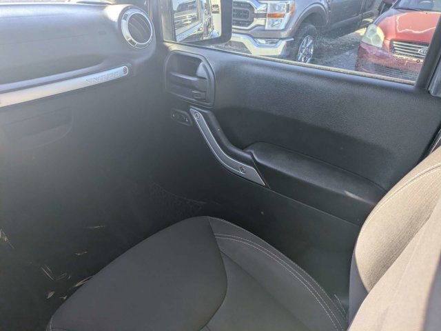 Used 2017 Jeep Wrangler Unlimited Sahara AWD/4WD image 16