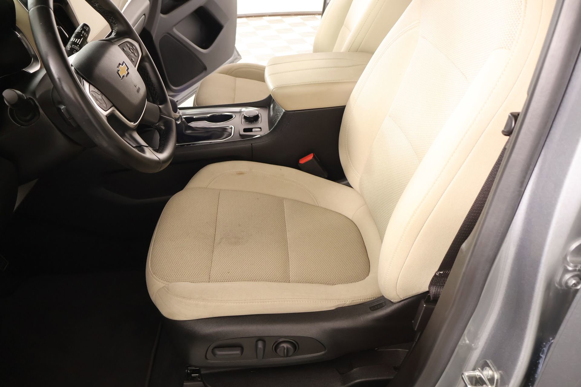 Used 2023 Chevrolet Traverse LT w/ LPO, Cargo Package AWD/4WD image 11